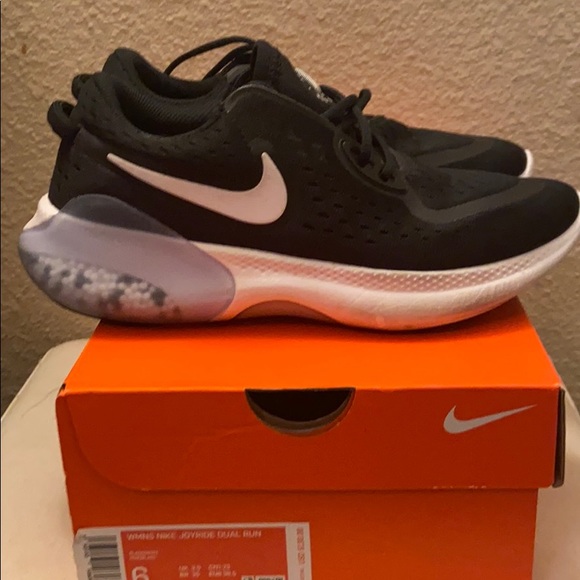 Nike JOYRIDE DUAL RUN black/white size 6 USA - Picture 4 of 4